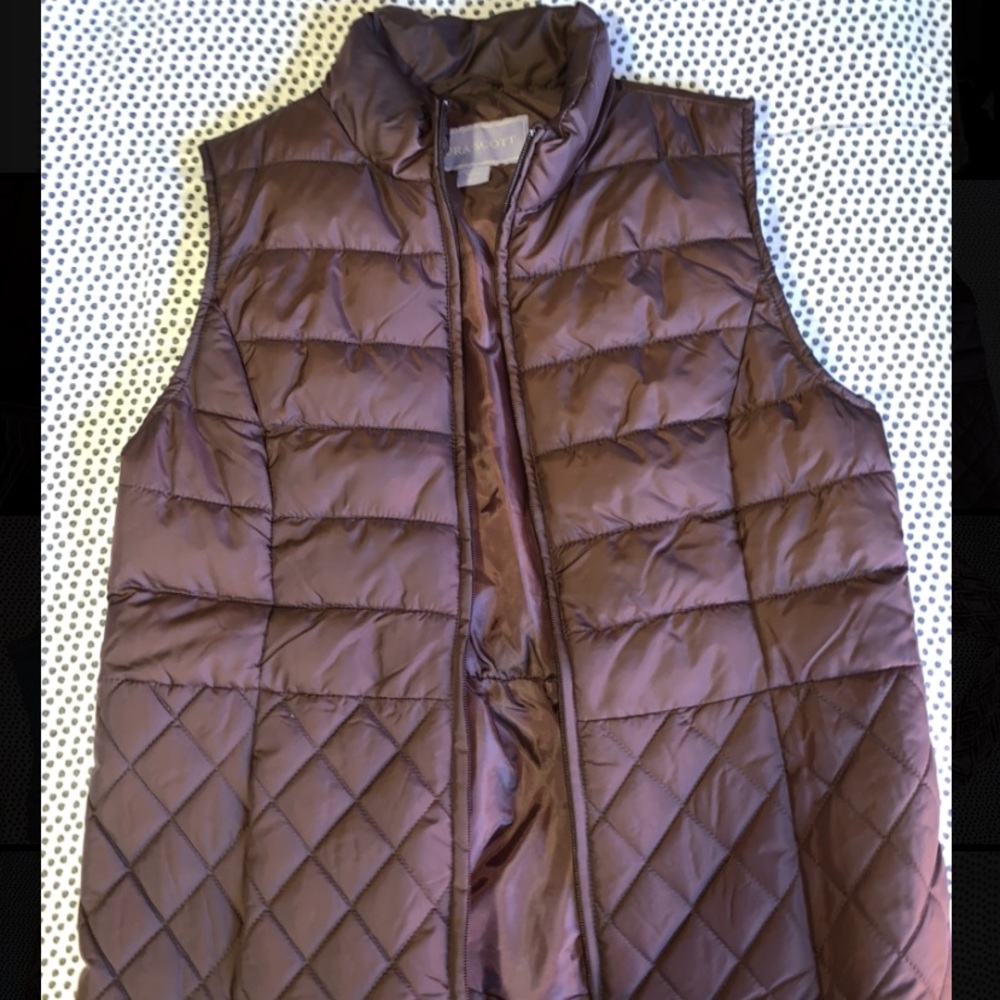 Patterned polyester vest